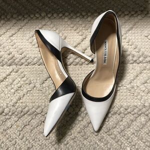 NWT No Box Stunning Manolo Blahnik Point Toe White With Black Edge Pumps Heels